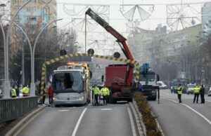 Ρουμανία: Πώς εξηγεί το δυστύχημα ο δικηγόρος του οδηγού - Ο οδηγός αλλάζει λωρίδα και πέφτει στο εμπόδιο (βίντεο)