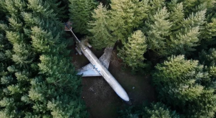 73χρονος πλρώνει $370/ μήνα για να ζει σε ένα Boeing 727 του Αριστοτέλη Ωνάση