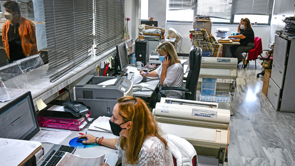 Λιγότερο από μία εβδομάδα απομένει μέχρι να «κλείσει» το 2022 και μαζί του εκπνέουν μια σειρά από προθεσμίες της εφορίας