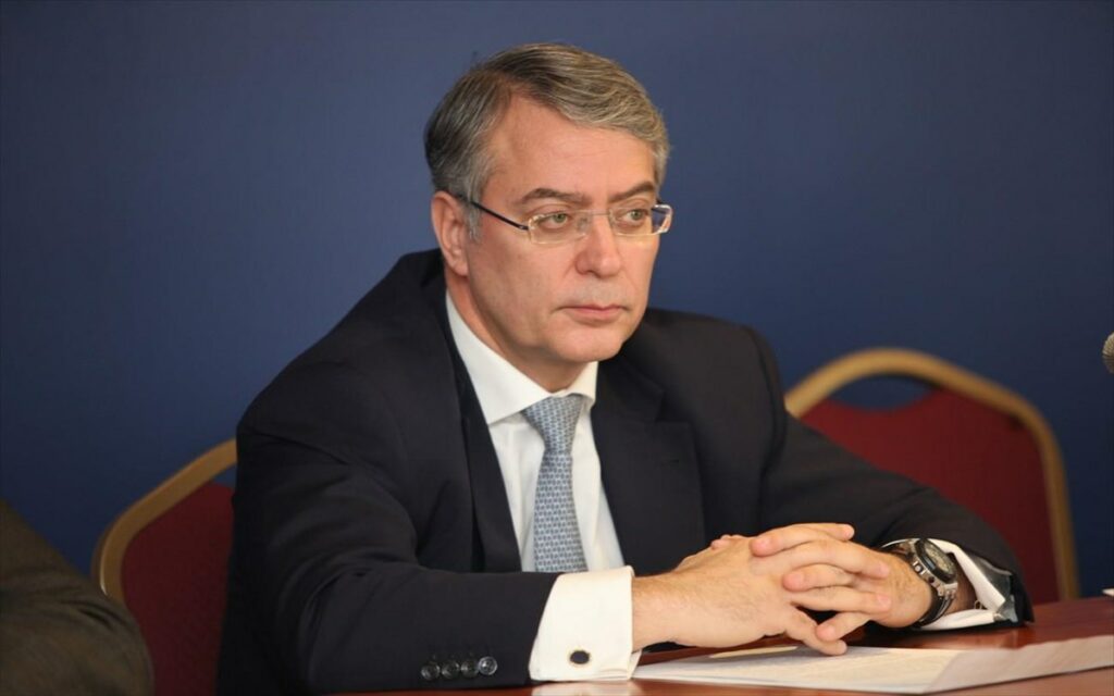 H τρέλα του μεγαλείου #1: Ο πρώην τραπεζίτης Τόλης, η φημολογία για τον ΣΥΡΙΖΑ, οι σκόπιμες διαρροές και οι συναθροίσεις καμίας δεκαριάς (και όχι 30αριάς όπως ο ίδιος λέει) φίλων σε εστιατόρια των Βόρειων Προαστείων!