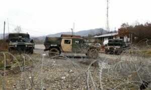 Κόσοβο: Οι Σέρβοι θα αρχίσουν από σήμερα να αίρουν τα οδοφράγματα