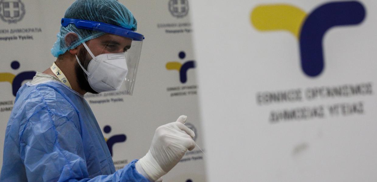 ΕΟΔΥ: 137 θάνατοι από κορωνοϊό και δύο από γρίπη την τελευταία εβδομάδα