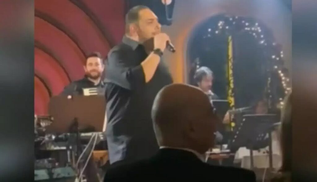 Πρώτο τραπέζι πίστα στο στέκι του Ανδρέα Παπανδρέου ο Νίκος Δένδιας