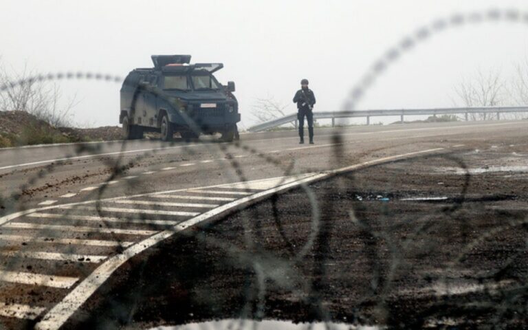 Κόσοβο: Αποσύρθηκαν τα οδοφράγματα και άνοιξαν οι συνοριακές διαβάσεις προς την κεντρική Σερβία