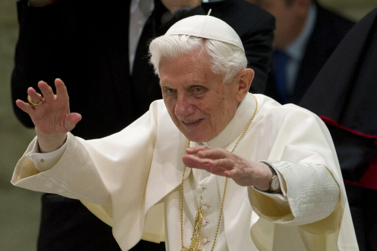 Πέθανε ο πρώην Πάπας Βενέδικτος – Από τις 2/1 λαϊκό προσκύνημα στο Βατικανό