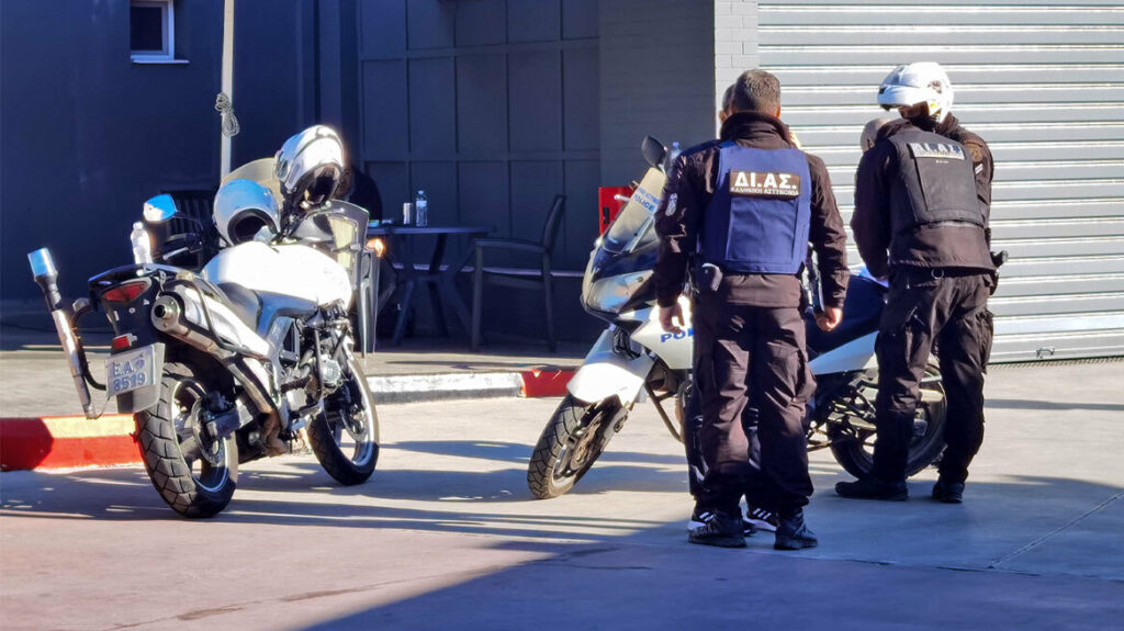 Συνελήφθησαν ένας 24χρονος και ένας 32χρονος κατηγορούμενοι για πυροβολισμούς στα Γλυκά Νερά