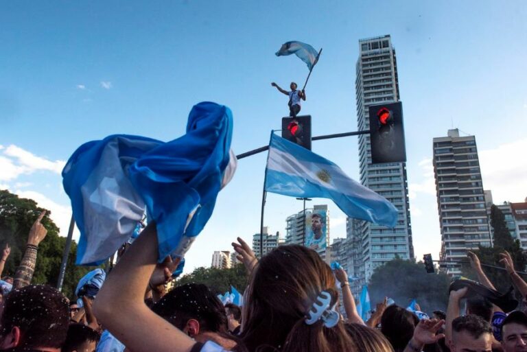 Αργεντινή: Νεαρή γυναίκα πανηγύρισε το Μουντιάλ...ολόγυμνη - Δείτε βίντεο