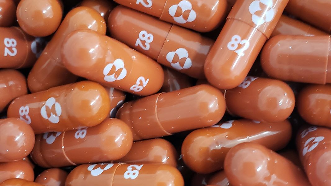 Κορωνοϊός: Το χάπι της Merck επιταχύνει την ανάρρωση αλλά δεν μειώνει θανάτους και νοσηλείες