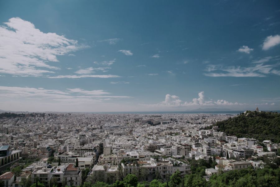 «Ανοιξιάτικος» ο καιρός: Πού θα φτάσει τους 25 βαθμούς ο υδράργυρος, πού θα βρέξει