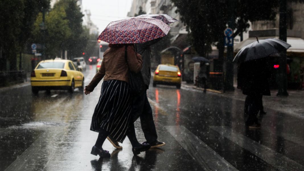 Καιρός: Συνεχίζονται οι βροχές και οι καταιγίδες και σήμερα