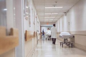 Εθνικό Σύστημα Υγείας: Οι 9 βασικές αλλαγές που φέρνει το νέο νομοσχέδιο για πολίτες και γιατρούς