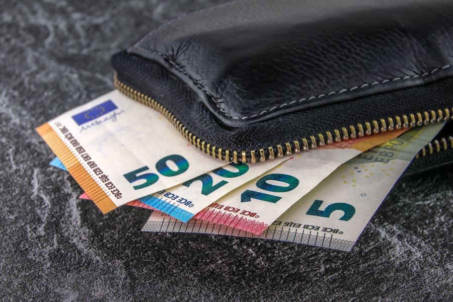 Το χρονοδιάγραμμα για τη νέα αύξηση του κατώτατου μισθού από 1η Απριλίου 2023