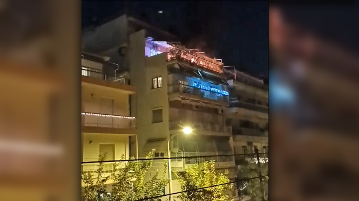 Θεσσαλονίκη: Άναψαν πυροτεχνήματα στο μπαλκόνι και έπιασε φωτιά η τέντα