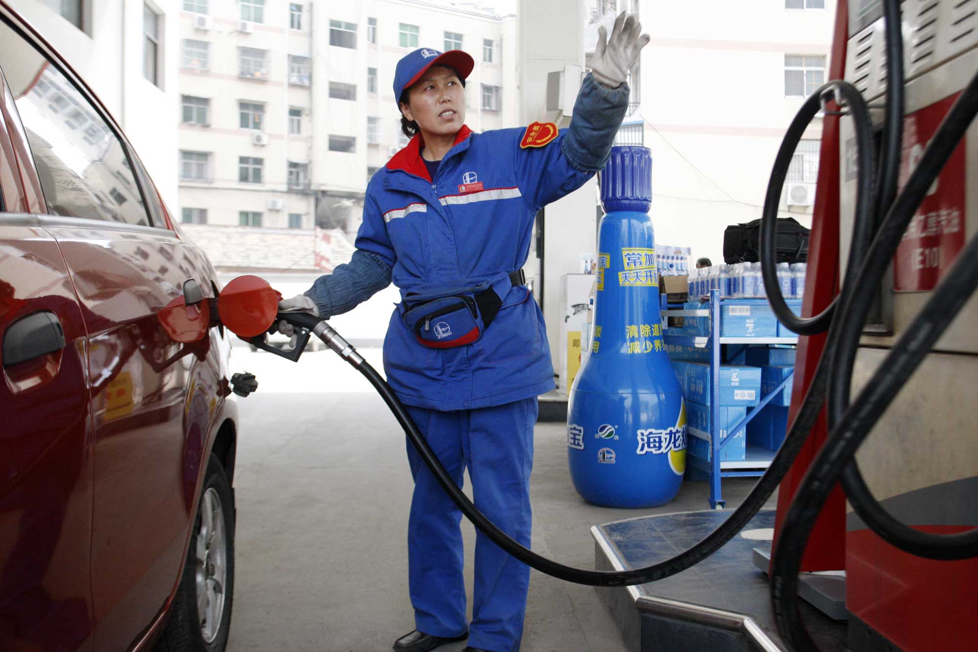 Πέφτει η τιμή του πετρελαίου λόγω της υγειονομικής κρίσης στην Κίνα