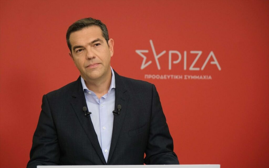 Ο Αλ. Τσίπρας στον αγιασμό των υδάτων στον Πειραιά