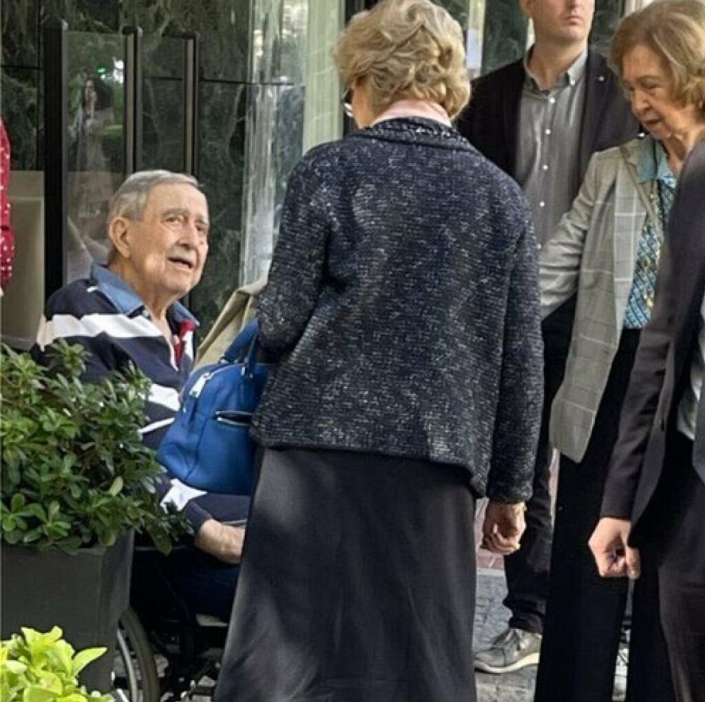 Με βαρύ εγκεφαλικό στη ΜΕΘ ο Τέως βασιλιάς Κωνσταντίνος