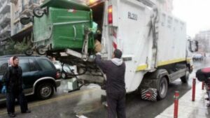 Ξυλόκαστρο: Αυτοκίνητο έπεσε σε απορριμματοφόρο - Νεκρή μια υπάλληλος καθαριότητας