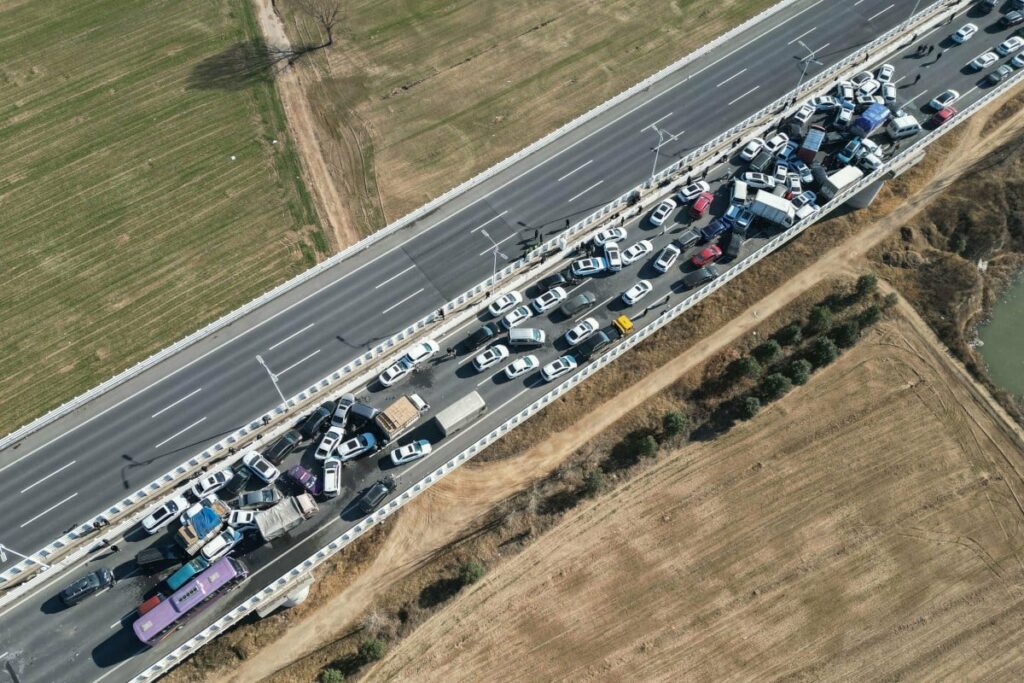 China road accident kills 19 people