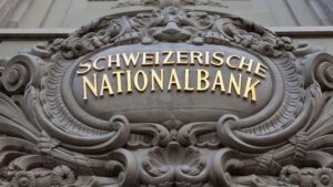 Έκπληξη από την Ελβετία - Η πρώτη μεγάλη τράπεζα που μείωσε επιτόκια στο 1,5%