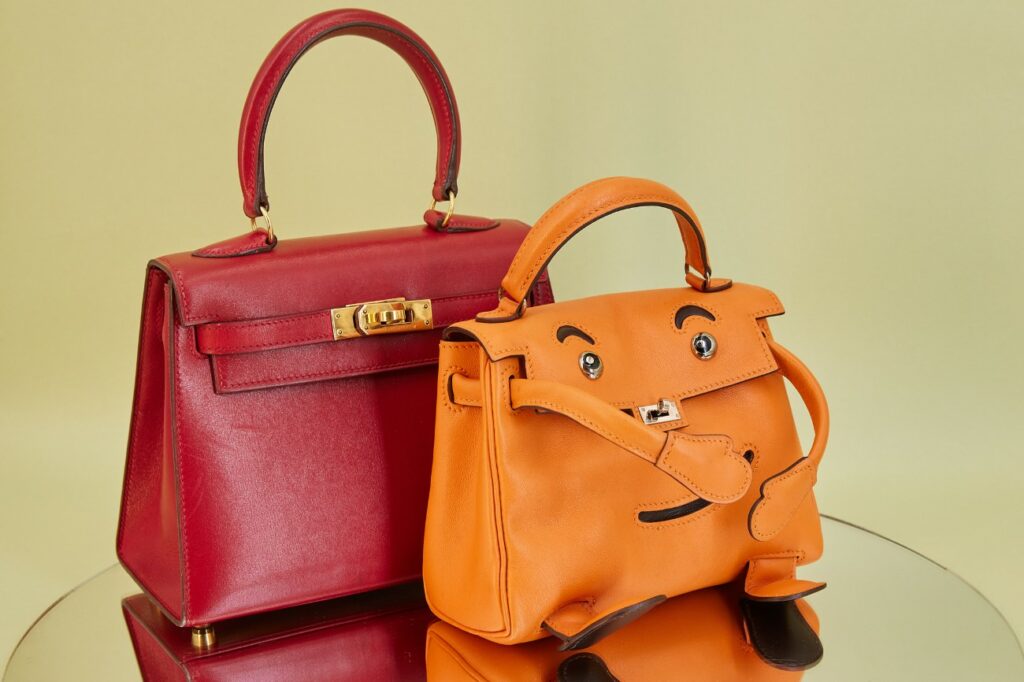 Γιατί δεν σταματά η ζήτηση για Chanel, Dior και Hermès παρά την ύφεση;