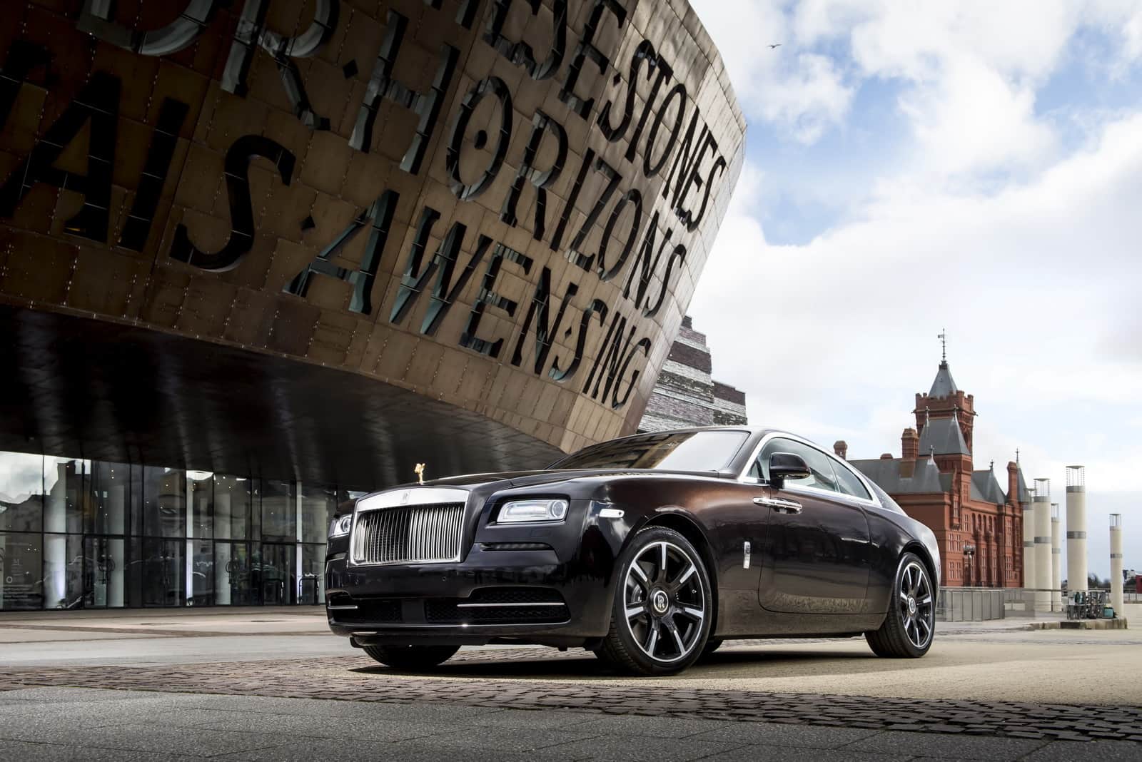 Πωλήσεις ρεκόρ αυτοκινήτων Rolls-Royce στη Βρετανία παρά την κρίση του κόστους ζωής