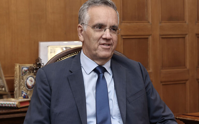 Γνωμοδότηση Ντογιάκου για ΑΔΑΕ: Δεν έχει αρμοδιότητα να ενημερώνει για τις παρακολουθήσεις