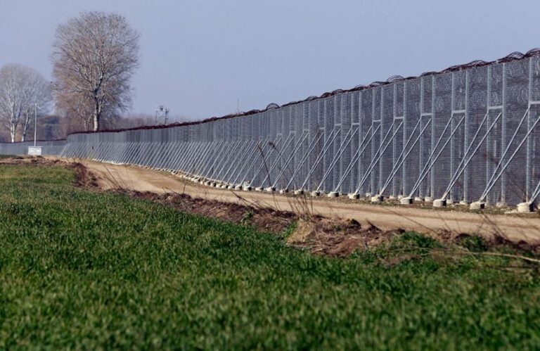 Σε πλήρη εξέλιξη η επέκταση του φράχτη στον Έβρο