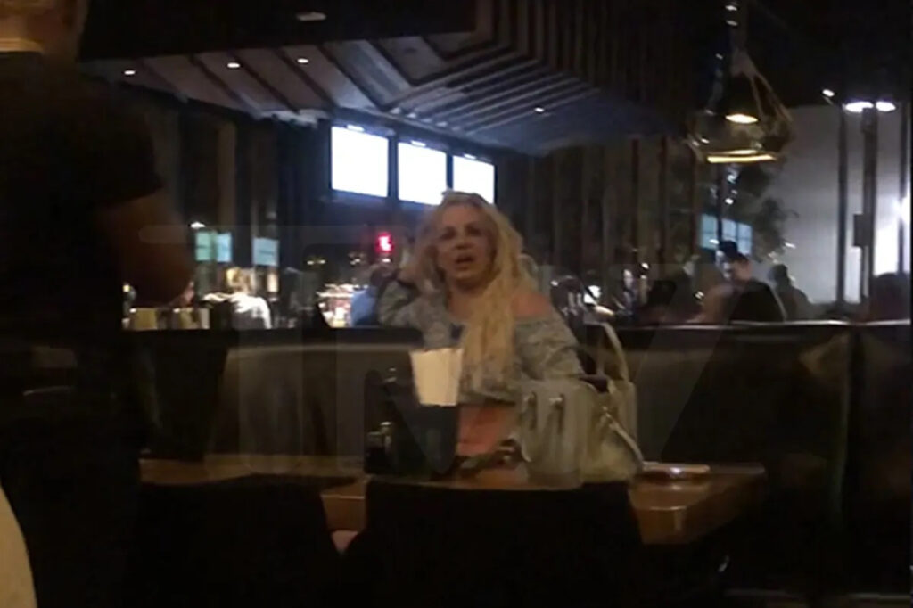 230115114238_britney-spears-230114-46