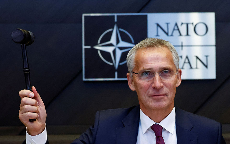 Στόλτενμπεργκ: Περισσότερα βαρέα όπλα στο Κίεβο στο εγγύς μέλλον