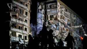 Δεκάδες άμαχοι αγνοούνται στη Ντνίπρο - Στους 35 οι νεκροί από τη ρωσική επίθεση