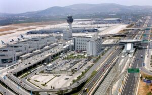 Το σχέδιο εισαγωγής του Διεθνούς Αερολιμένα Αθηνών (ΔΑΑ) στο Χρηματιστήριο Αθηνών «ξετυλίγει» ο Δημήτρης Πολίτης, διευθύνων σύμβουλος του ΤΑΙΠΕΔ, ο οποίος μιλάει στο πρακτορείο Bloomberg.