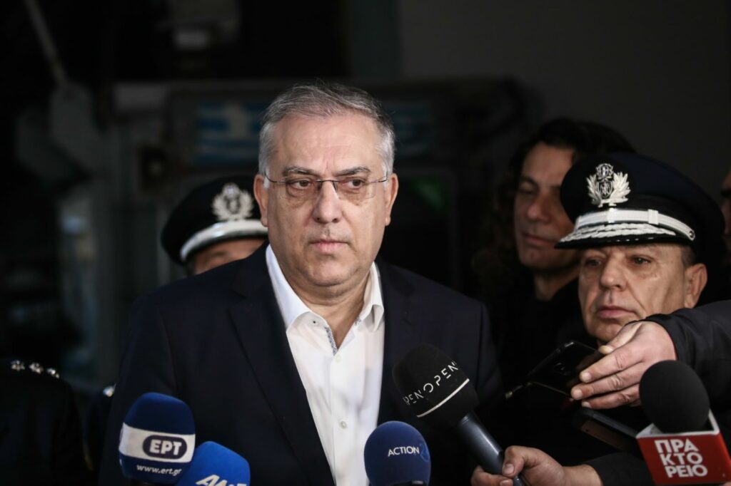 Θεοδωρικάκος Ενισχύουμε με 600 νέους ειδικούς φρουρούς τα αστυνομικά τμήματα της Αττικής