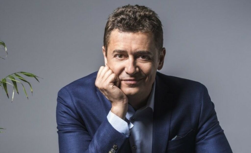 Αντώνης Σρόιτερ: «Πριν γίνω newscaster, έχω υπάρξει άνθρωπος»
