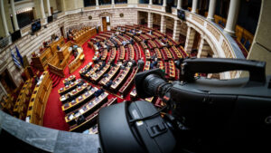 Βουλή: Σε εξέλιξη η συζήτηση για την πρόταση δυσπιστίας