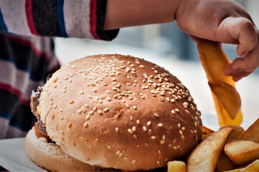 Η χώρα όπου οι 9 στους 10 είναι υπέρβαροι