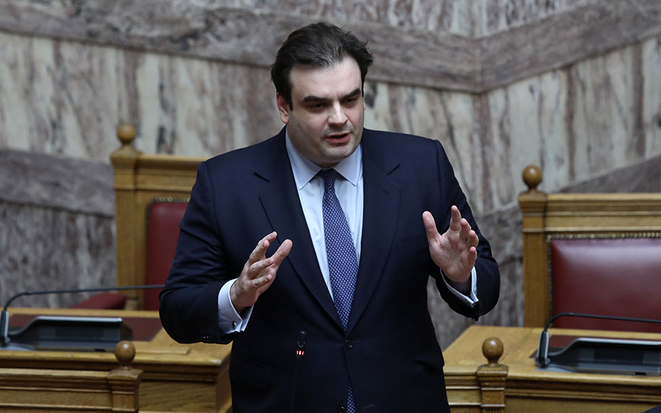 Πρόταση δυσπιστίας: Σύγκρουση Πιερρακάκη – Ραγκούση