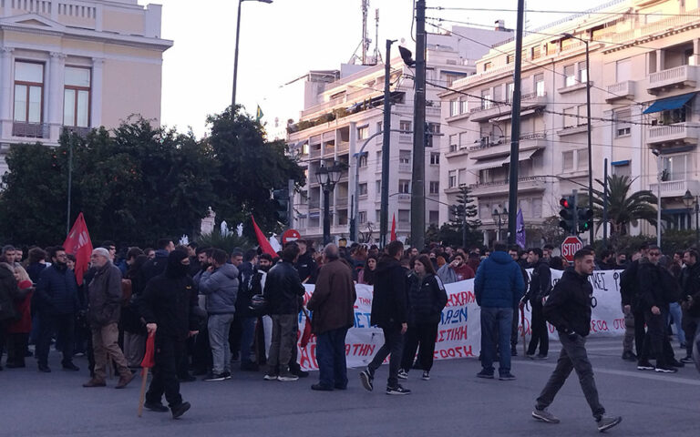 Αντιδράσεις της αντιπολίτευσης για την άδεια συγκέντρωσης της Χρυσής Αυγής στη Ρηγίλλης για τα Ίμια