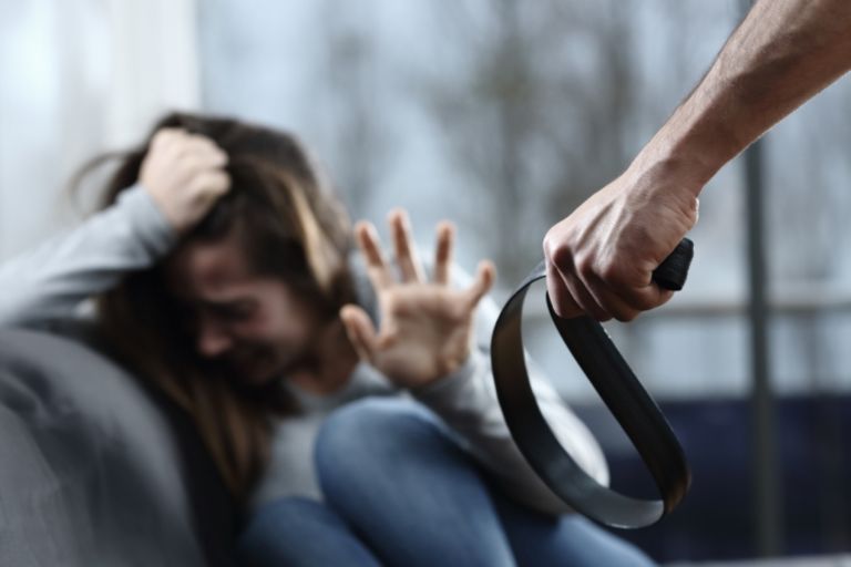 Ηράκλειο: «Με χτύπησε στο κεφάλι και στο πρόσωπο», λέει η 13χρονη για τον πατριό της