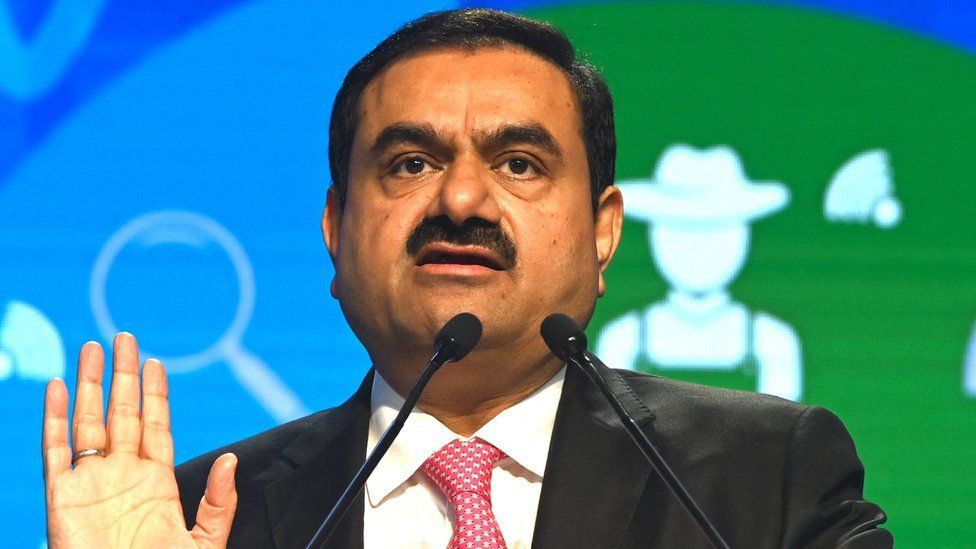 Οι ΗΠΑ κατηγορούν τον Ινδό κροίσο Adani για απάτη - Ξεπούλημα στις μετοχές του ομίλου του