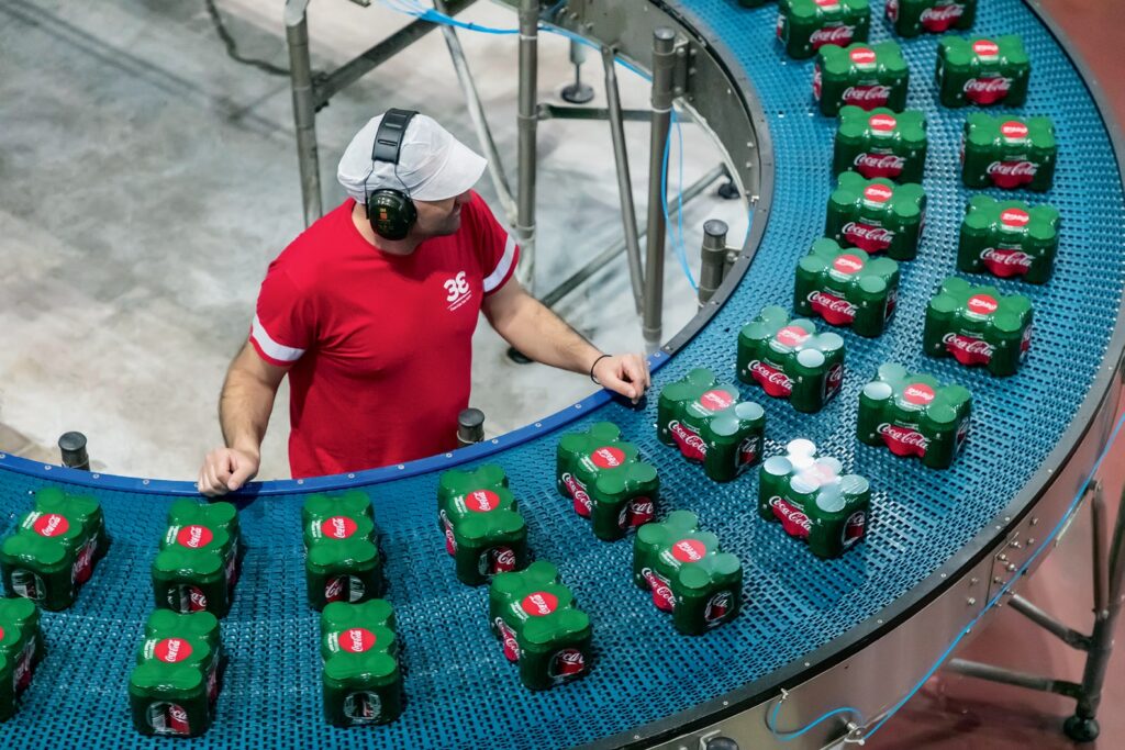 Η Coca-Cola Τρία Έψιλον ενισχύει την ομάδα πωλήσεων με εποχιακές προσλήψεις