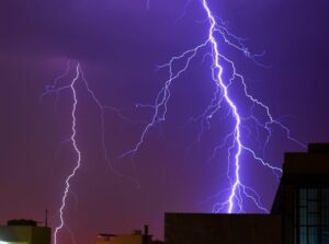 Έκτακτο δελτίο επιδείνωσης καιρού: Ισχυρές καταιγίδες, αστραπές και χαλάζι - Ποιές περιοχές επηρεάζονται από τα φαινόμενα