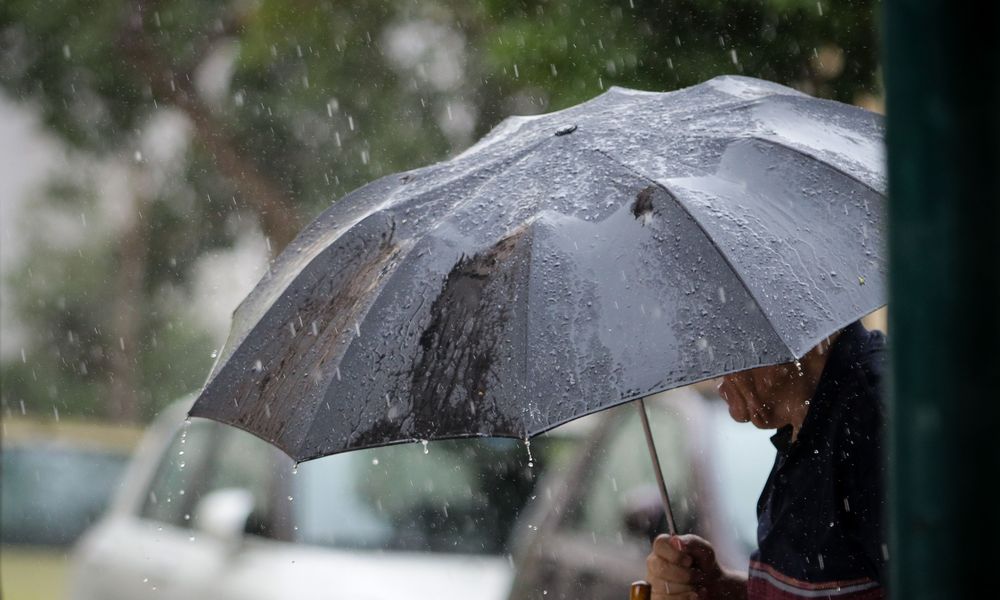 Καιρός: Βροχές, καταιγίδες και νοτιάδες έως 8 μποφόρ σήμερα