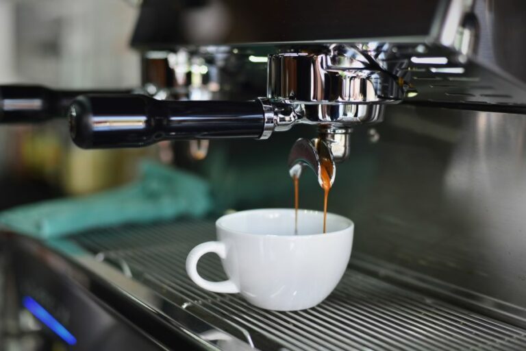 «Πικρός» ο καφές λόγω της ακρίβειας - Πόσο έχει αυξηθεί η τιμή του τα τελευταία 2 χρόνια