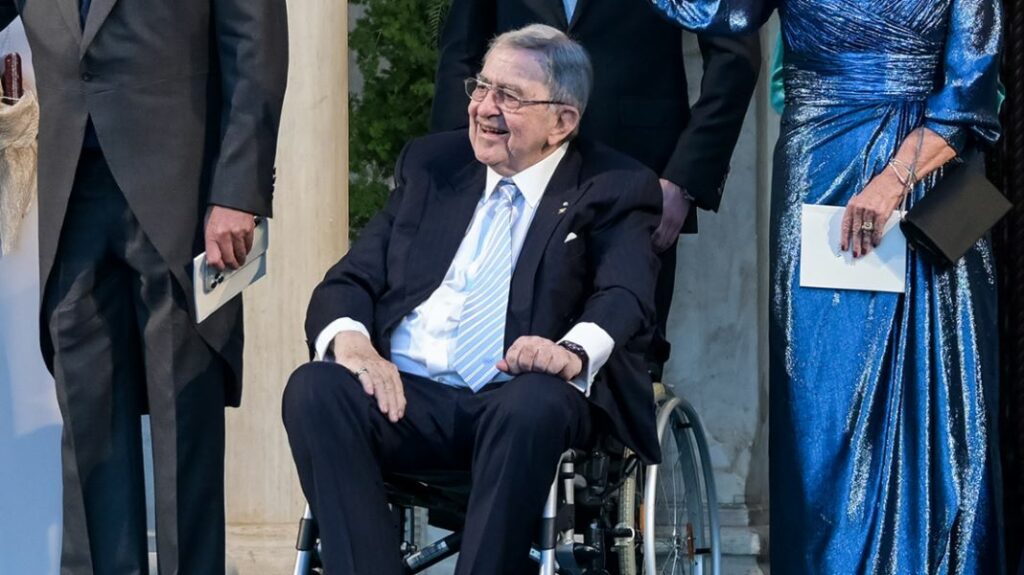Τέως βασιλιάς Κωνσταντίνος: Κρίσιμες ώρες για την υγεία του - Στην Αθήνα η οικογένειά του