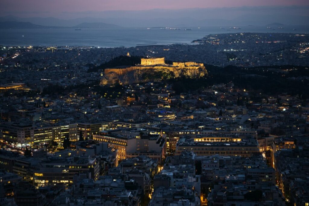 Forbes προς Αμερικανούς: Ζήστε χωρίς να δουλεύετε στην Ελλάδα