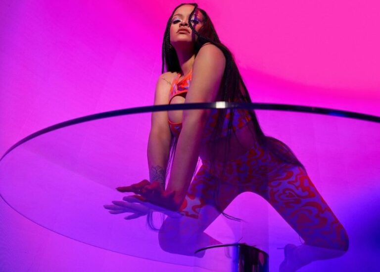 Η Rihanna ποζάρει με σέξι και άκρως αποκαλυπτικά εσώρουχα - Δείτε βίντεο