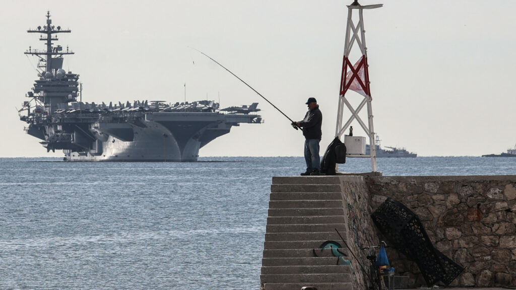 Φάληρο: Κατέπλευσε το πυρηνοκίνητο αεροπλανοφόρο USS GW BUSH