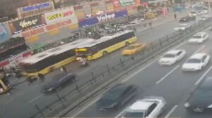 Κωνσταντινούπολη: Λεωφορείο πέφτει πάνω σε πεζούς - Ένας νεκρός, 5 τραυματίες (βίντεο)