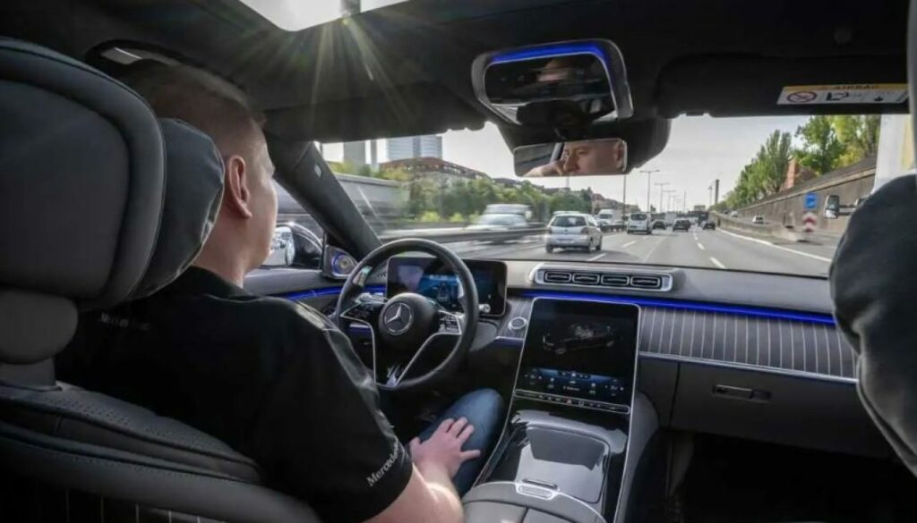 Mercedes: Ξεκίνησε τις δοκιμές αυτόνομης οδήγησης