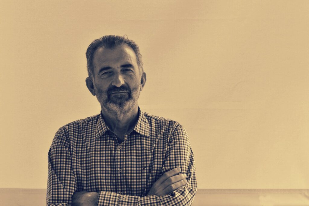 Άγγελος Κανιούρας - «Μοιραφίλη»: Μια εξαιρετική νέα ποιητική συλλογή